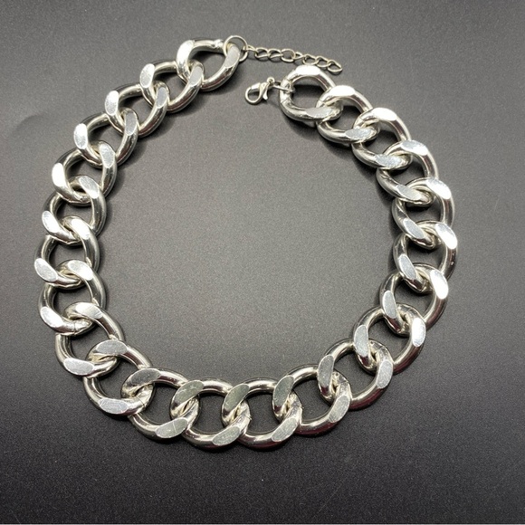 Chunky Silver Tone Chain Link Choker Necklace - Picture 3 of 6
